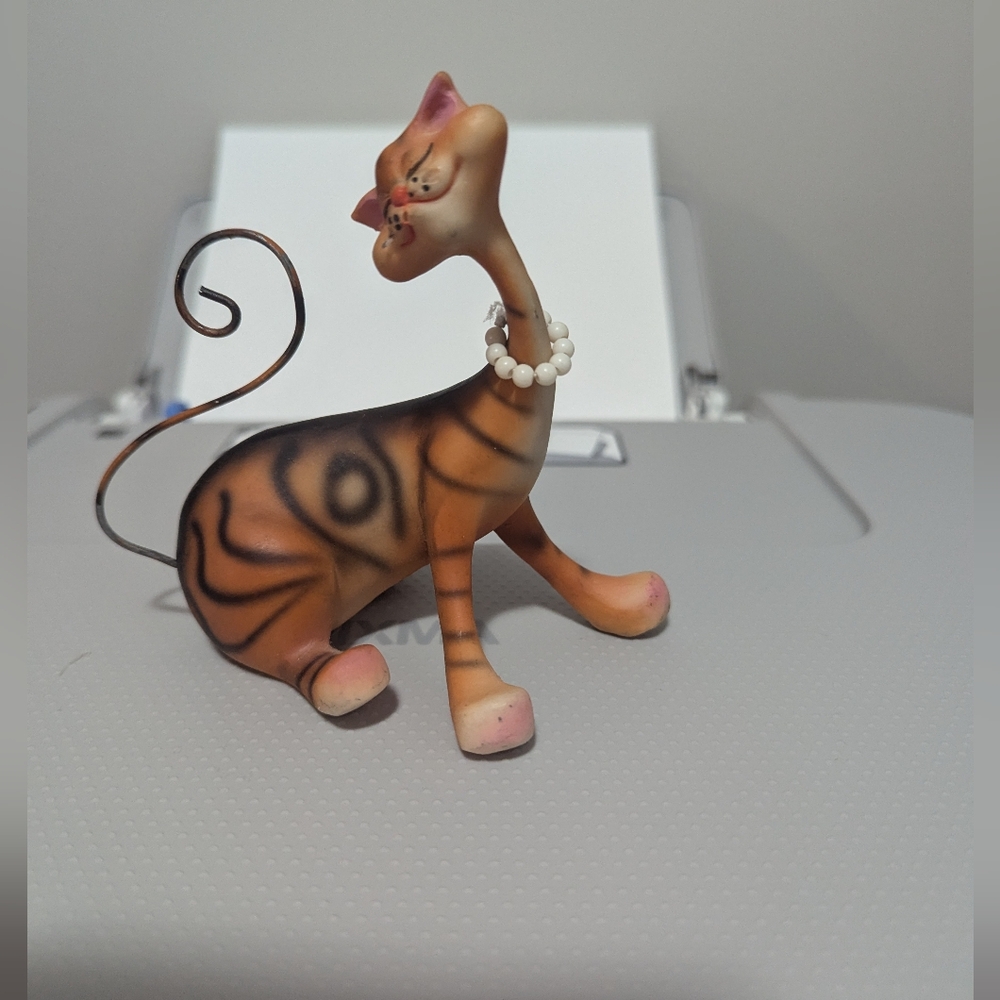 Whimsical Elegant Orange Brown Cat Figurine with Pearl Like Necklace. 4 Inches .